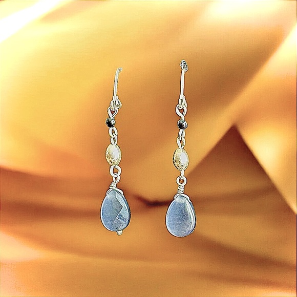 NWOT! STRIKING BLUE PENDENT DANGLE EARRINGS - Picture 3 of 4